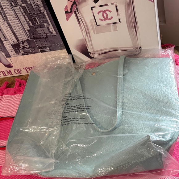 Simply Vera Bucket Bag NWOT raffia and vegan bag and a tote vegan bag - Picture 9 of 9